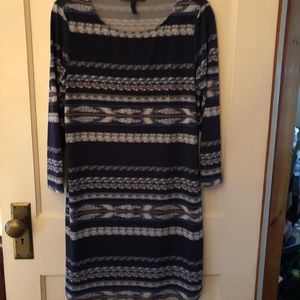 BCBGMAXAZRIA print dress size Med 3/4 sleeve